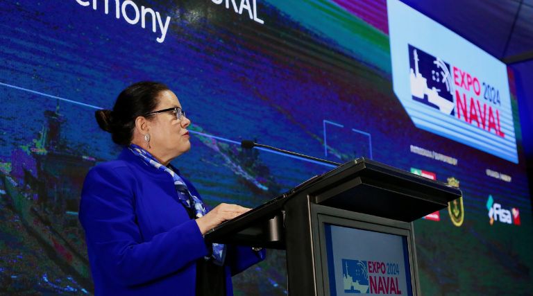maya-fernandez-inauguración-exponaval2