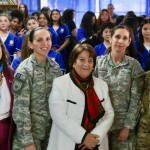 Mujeres de las Fuerzas Armadas cuentan su experiencia a alumnas de escuelas y liceos en todo Chile