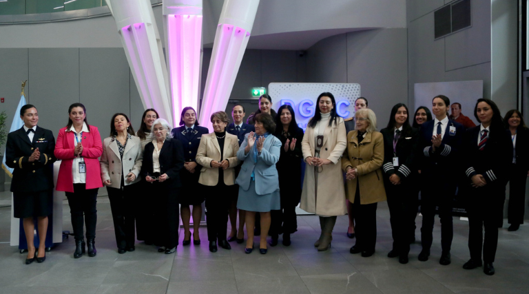 día mujer piloto interior 1