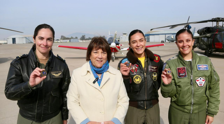 día mujer piloto interior 3