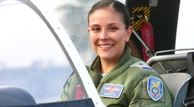 día mujer piloto interior 4