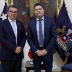 Ministro Barros recibe saludos protocolares del Embajador de Israel en Chile