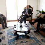 Ministro Barros se reúne con gobernadores regionales de Antofagasta y Magallanes durante FIDAE