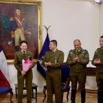 Ministro Barros rinde homenaje a Carabineros de Chile en un nuevo aniversario institucional