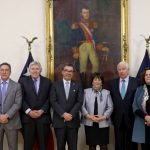 Ministro de Defensa sostiene encuentro de trabajo con 9 ex titulares de la cartera