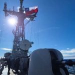 Ministro Barros destaca capacidades estratégicas de la Armada durante despliegue naval en el Estrecho de Magallanes